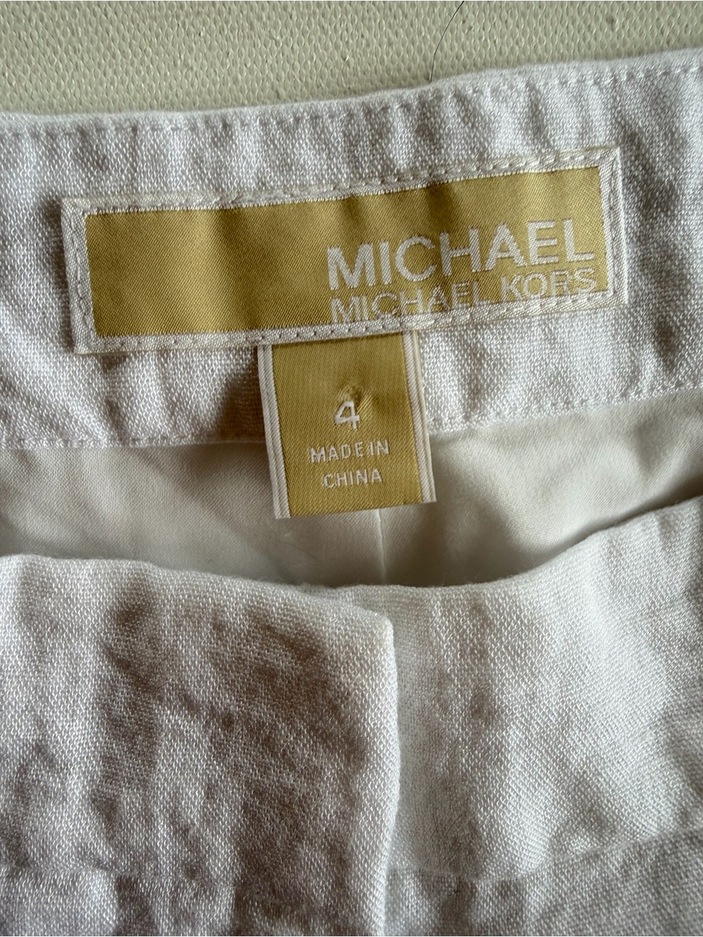 Michael Kors White High-Waist Pleated Women’s Shorts - Picture 3 of 4